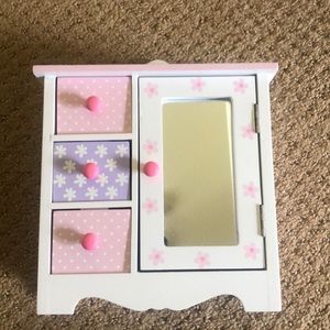 Jewelry box